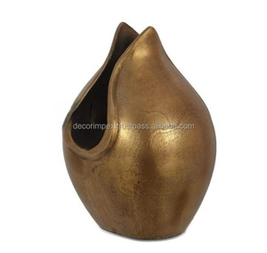 Vase de table moderne de luxe en métal avec dessus en verre unique inspiré du style INS pour la décoration intérieure et les occasions de mariage Pot de fleurs - Product Image 1