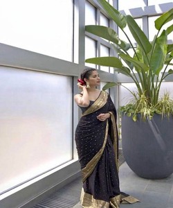 Sari de seda negra con borde dorado, traje tradicional indio para bodas, para mujer, corte regular, largo hasta el suelo. - Product Image 3
