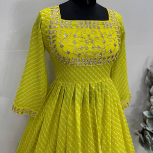 Lanzamiento del nuevo diseñador Lehenga Choli Fabric Cosmos con estampados de flores Choli Fabric Chiffon With Bordado Work - Product Image 1