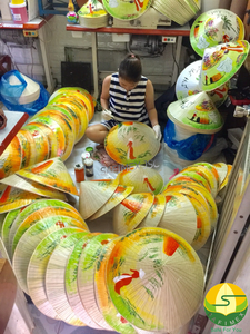 Sombrero de paja cónico tradicional vietnamita bordado pintado personalizado al por mayor parasol informal embalaje a granel - Product Image 2