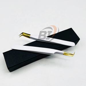 Pinzas de pestañas de oro blanco de marca personalizada, pinzas de extensión de pestañas con volumen de arranque de 90 y 65 grados, acero inoxidable sostenible - Product Image 5