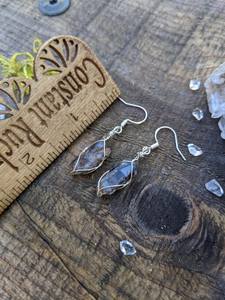 Pendientes de Diamante Herkimer, Cristal Natural en Bruto de Petróleo y Carbón - Product Image 3