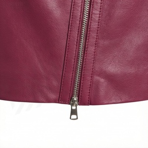 Jupe courte en similicuir PU taille haute pour femme, style motard, avec fermeture éclair et poches latérales, couleur unie - Product Image 6
