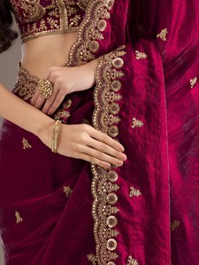Sari en Georgette Bourgogne Brodé avec Bordure en Dentelle à Paillettes, Robe Traditionnelle pour Femme pour Mariage, Fête, Festival - Product Image 4
