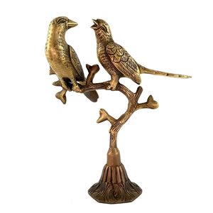 Sculpture artisanale en laiton d'une paire d'oiseaux perchés sur une branche d'arbre, figurines décoratives en métal, objets de luxe pour la maison ou le bureau - Product Image 1