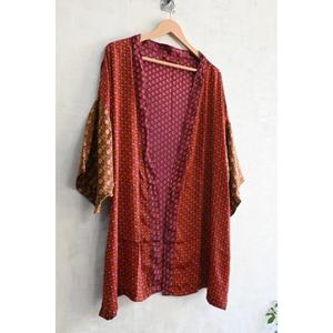 Robe kimono courte en soie indienne faite à la main pour femmes, imprimée, pour le spa, la détente, la nuit et la maison - Product Image 4