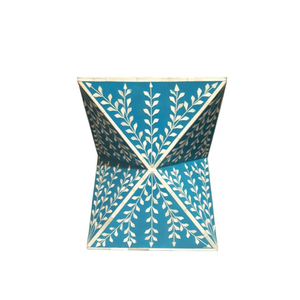 Tabouret en os incrusté de diamants de style unique, décoration de luxe pour la maison, table d'appoint géométrique en forme de sablier faite à la main, accent en résine artisanale - Product Image 4