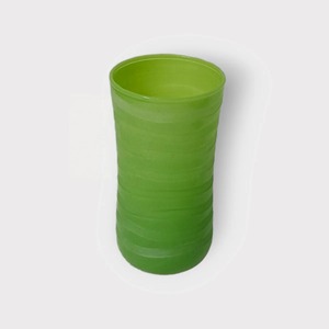 Vaso de Resina Verde Hecho a Mano con Textura Acanalada para Hogar, Hotel y Restaurante, Directamente de Uttar Pradesh - Product Image 1