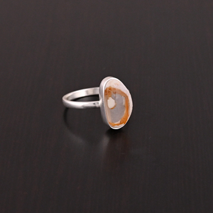 แหวนแต่งงานประดับพลอยโอปอลไฟธรรมชาติแบบฝังขอบคลาสสิก |   เงินแท้ 925 - Product Image 3