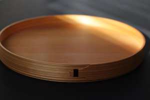 ถาดไม้ซีดาร์ญี่ปุ่นแท้ ขนาด 24 ซม. งานศิลปะทำมือจากไม้ชิซู ถาดเสิร์ฟทรงกลมเคลือบน้ำมัน ถาดน้ำชาไม้สไตล์วาบิซาบิ ญี่ปุ่น-แคนดี้ - Product Image 4