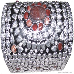 Luxury <b>Black</b> Silver Metal Embellished Carved Jewelry <b>Storage</b> <b>Box</b> Red Stone Work Handcrafted Decorative Organizer Home Dcor - Product Image 4