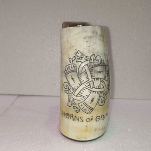 แก้วมักทรงกรวยสำหรับดื่มไวน์และเบียร์ทำด้วยมือจากเขาธรรมชาติจากอินเดีย - Product Image 1