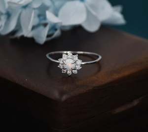 Bague Halo en Opale de Feu CZ en Argent Sterling avec Pierre d'Opale de Laboratoire 4x6mm, Bague en Opale Blanche - Product Image 4