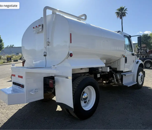 Venta al por mayor de camiones cisterna Freightliner usados de 2015 y 2016, modelo M2, con tanque de acero nuevo de 2300 galones. Envío rápido. - Product Image 4