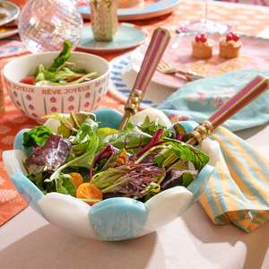Bol à fruits contemporain en résine avec texture ondulée artistique, bol de service à salade haut de gamme fait main pour la salle à manger et l'intérieur modernes - Product Image 1