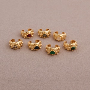 Bague ajustable en onyx noir plaqué or, ornée de pierres précieuses, texture perlée, design fantaisie, style moderne bohème, bague artisanale - Product Image 6