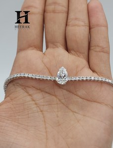 Pulsera de tenis personalizada de oro blanco de 14K con diamantes cultivados en laboratorio de corte pera, certificada por IGI, VVS EF, con diamante central en forma de pera - Product Image 3