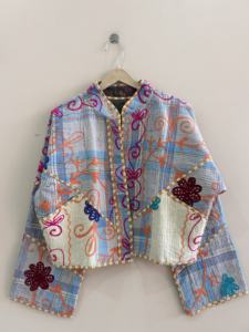 Veste courte pour femme, style bohème, en tissu kantha brodé à la main, style indien. - Product Image 2