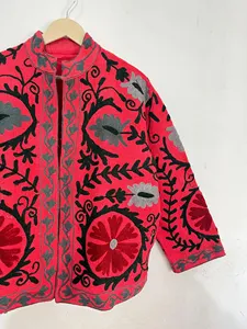 Chaqueta Bordada Suzani Vintage para Mujer, Chaqueta Corta de Algodón Estilo Boho Chic con Cuello Alto, Chaqueta Étnica Floral Hecha a Mano - Product Image 3