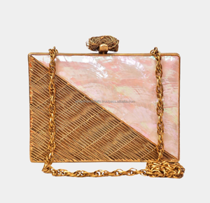 Bolso de mano de madreperla de latón hecho a mano de diseñador más vendido, bolso de mano para mujer, artesanías de lujo fabricadas en la India a la venta - Product Image 6