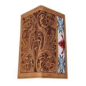 Cartera de cuero bohemio étnico hecha a mano con detalles de cuentas hecha en India - Product Image 1