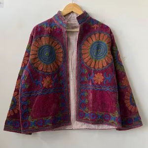 Abrigo Corto de Tela con Estilo de Bata y Diseño Exclusivo, Chaqueta de Invierno para Mujer Hecha a Mano con Bordado Suzani, al Mejor Precio - Product Image 1