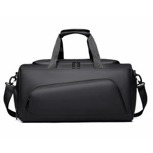 Bolsa de Lona Negra TITAN TREAD WEAR con Asa Superior y Correa de Hombro Ajustable, Bolsa de Viaje y Gimnasio de Gran Capacidad - Product Image 1