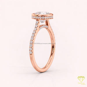 Bague de fiançailles en diamant de laboratoire taille coussin serti clos, en or rose avec bande pavée, bague de promesse solitaire, bague de mariage moderne - Product Image 4