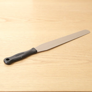 ตะหลิวสแตนเลสเกรดอาหาร ใช้ซ้ำได้ ปลอดภัยสำหรับเครื่องล้างจาน ป้องกันสนิม ปลอดสารพิษ ด้ามจับสีดำ สำหรับมืออาชีพ ทำเค้ก - Product Image 1