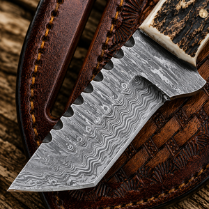 Couteau de chasse artisanal en acier Damas avec manche en corne, lame fixe, fourreau en cuir - Product Image 3