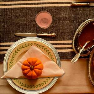 จานรองอาหารสแตนเลสตกแต่งสไตล์โมเดิร์น ปลอดสารพิษ เป็นมิตรกับสิ่งแวดล้อม สำหรับงานแต่งงาน งานเลี้ยง ร้านอาหาร และการจัดโต๊ะอาหารที่บ้าน - Product Image 4