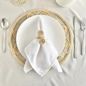 Anneau de serviette en rotin au design incurvé, tissé à la main, accessoire de table décoratif pour la salle à manger, la maison, le café, les événements et les fêtes, provenant d'Inde - Product Image 1