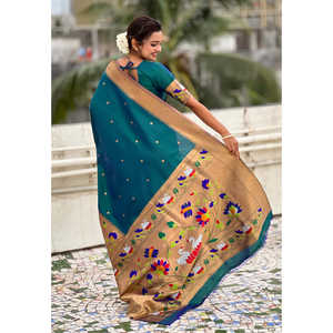 Sari en soie Paithani verte Elite Weaves avec grande bordure tissée Zari, concept demi-hauteur, vêtement indien/pakistanais - Product Image 4