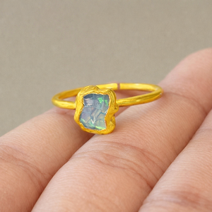 Anillo Ajustable Chapado en Oro con Ópalo de Fuego Natural, Joyería Artesanal Minimalista Boho con Piedras Preciosas para Mujer, Suministro al por Mayor - Product Image 1