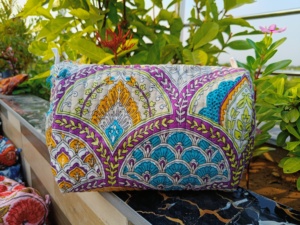 Bolsa de Maquillaje de Algodón de Alta Calidad, Estampada, Organizador de Cosméticos Portátil con Cierre, Estuche de Aseo Acolchado Hecho a Mano - Product Image 4