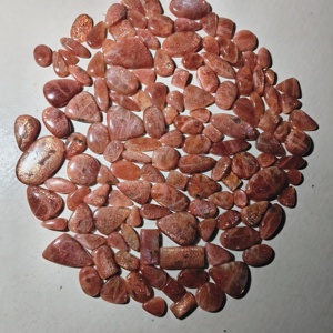 Lot en gros de pierres précieuses naturelles de qualité supérieure, en pierre de soleil orange, formes variées, cabochons polis, pour la fabrication de bijoux - Product Image 4