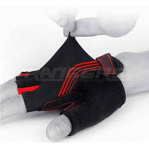 Gants de sport demi-doigts rouge et noir avec support de poignet, logo personnalisé, marque privée, pour musculation, CrossFit et fitness - Product Image 3