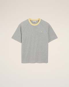 Camiseta Gris de Corte Regular para Hombre con Ribete Amarillo en Contraste, Cuello Redondo, Manga Corta, Informal, 100% Algodón, Ecológica y Transpirable - Product Image 1