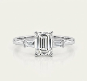 Anillo de Compromiso de Oro Blanco de 10K con Certificado IGI, 3.14CT, Color E, VS1, Corte Esmeralda, Anillo Tríptico con Corte Esmeralda, Anillo con Diamante Cultivado en Laboratorio - Product Image 5