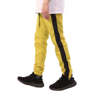 Pantalon de survêtement jaune pour homme avec bandes latérales noires, taille élastique, cordon de serrage, décontracté, léger, en polyester, pour l'automne - Product Image 3