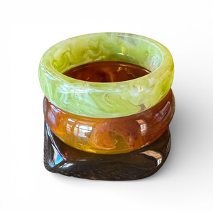 Colección de Brazaletes Elegantes de Resina de Creative Art Zone, Brazaletes Coloridos Hechos a Mano con Acabado Premium para un Estilo Versátil en Fiestas - Product Image 2