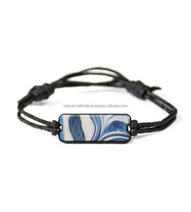 Pulsera de Madera y Resina Rectangular Personalizada con Dijes, Estilo Único y Moderno de la India, Joyería de Moda 2024, Unisex - Product Image 1