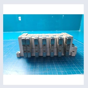 Ensemble de distributeur de solénoïdes SMC VVQ1000-10A-1 + VQ1201N-51 d'occasion pour équipement semi-conducteur Legacy - Product Image 4