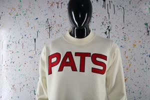 Sudadera PATS CREAM con cuello alto, 100% roja, con apliques bordados, cuello ancho, hilos finos - Product Image 2