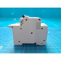 Disjoncteur Merlin Gerin MX+OF/C60N 8A D 26974+24505 à déclenchement par shunt, utilisé comme pièce détachée pour équipement semi-conducteur d'occasion