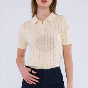 T-shirt polo en coton doux pour femme avec tissu extensible, design classique intemporel et coupe décontractée pour le travail décontracté, les activités de plein air et le quotidien - Product Image 1
