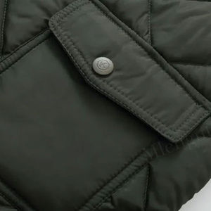 Veste sans manches à capuche rembourrée personnalisée avec logo OEM, veste rembourrée de qualité supérieure sur mesure pour hommes et femmes - Product Image 6