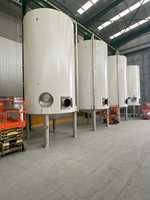 Industriële fruitverwerkingsapparatuur: crusher, sapcentrifuge, pulper, wasmachine, schiller, snijmachine, machines voor commerciële voedselproductie.