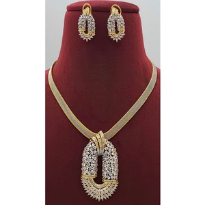 Conjunto de Collar y Pendientes de Diseño con Acabado Dorado y Blanco de Primera Calidad para Bodas y Fiestas, Colección para Mujer - Product Image 2