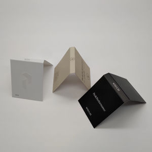 Étiquette de taille personnalisée avec impression offset à effet surélevé brillant avec marque de taille pour les vêtements de marque de vêtement - Product Image 1